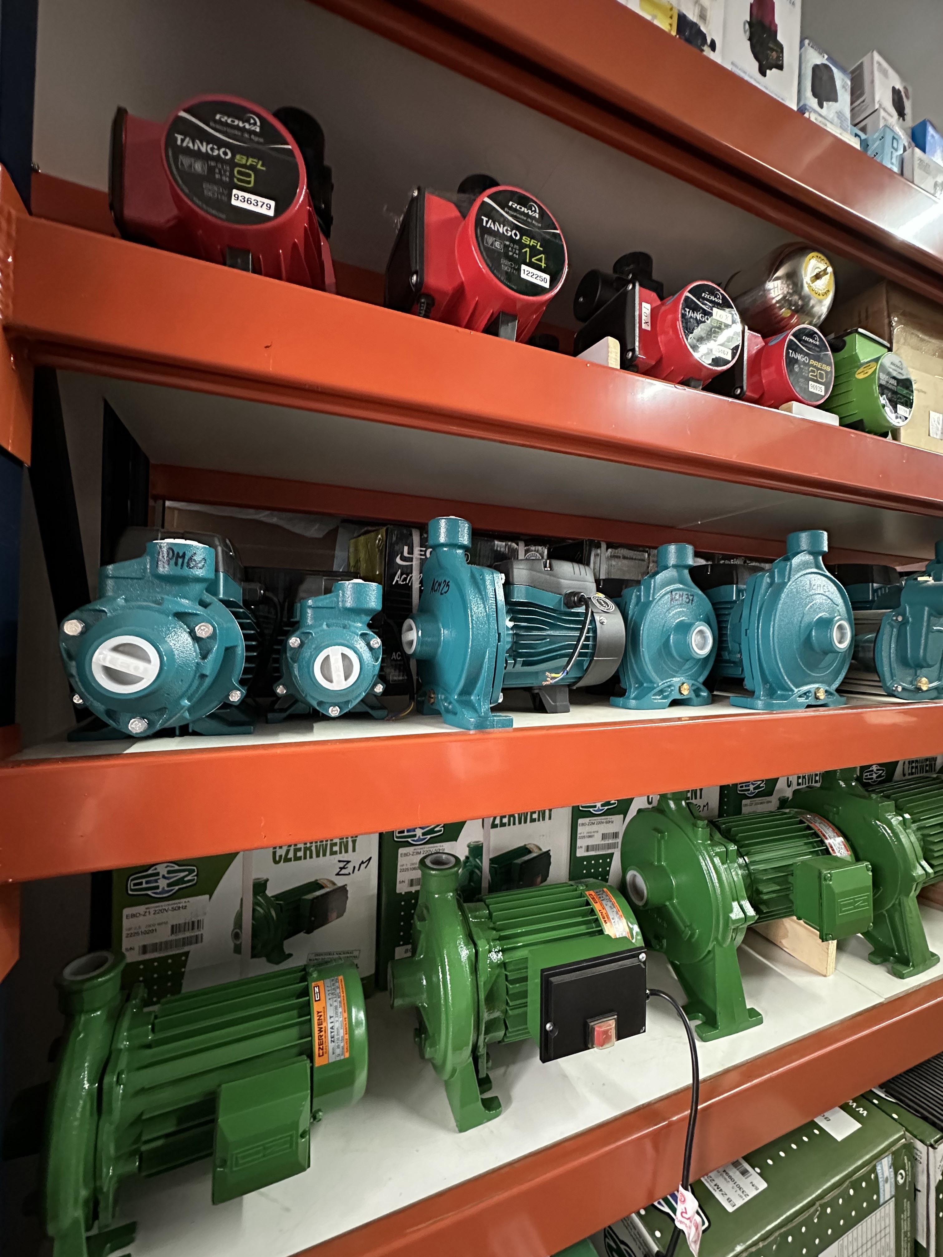 Bombas en taller listas para servicio